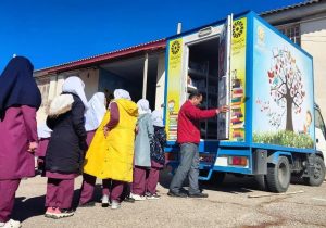 سفر کتابخانه سیار به ۱۰ روستای پرجمعیت دماوند/ ۷۹۰ نفر در کتابخانه سیار عضویت دارند