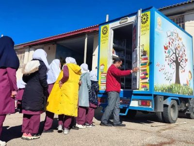 سفر کتابخانه سیار به ۱۰ روستای پرجمعیت دماوند/ ۷۹۰ نفر در کتابخانه سیار عضویت دارند