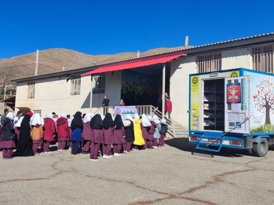 زنگ کتاب در مدارس دماوند نواخته شد/ دانشآموزان آرویی از کتابخانه سیار بازدید کردند+ تصاویر