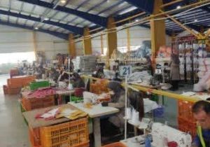 کمبود مواد اولیه در یکی از بزرگترین تولیدکنندگان ادوات نظافتی خاورمیانه در دماوند+ تصاویر