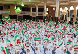 روایتی جالب از جشن فرشته‌ها در دماوند/ ۹۰۰ دانش‌آموز نخستین نماز جماعت خود را اقامه کردند+ فیلم و عکس