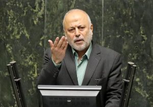 آقای رئیس‌جمهور حال صنعت خوب نیست/ کارگران کارخانه‌ای که به جای تولید، باقالی پاک می‌کردند!