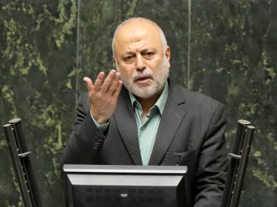 آقای رئیس‌جمهور حال صنعت خوب نیست/ کارگران کارخانه‌ای که به جای تولید، باقالی پاک می‌کردند!