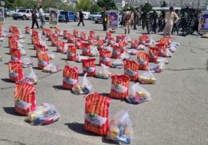 اجرای هفدهمین مرحله کمک‌های مؤمنانه در دماوند/ ۲ هزار بسته معیشتی توزیع شد+ تصاویر