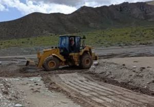اتمام عملیات بازگشایی جاده ۳ روستای دماوند/ جاده سقزدره در حال بازگشایی است+ تصاویر