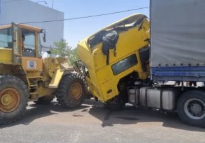 تصادف زنجیره‌ای ۲۱ خودرو با ۵ مصدوم در منطقه گیلاوند/ نقص سیستم ترمز کشنده هوو علت حادثه است+ تصاویر