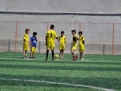 بهرهبرداری از زمین چمن مصنوعی در دبستان پسرانه شهید مسعود کرمانی+تصاویر