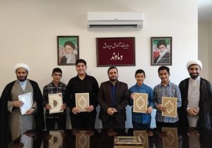 تقدیر از دانش‌آموزان مقام‌آور مسابقات قرآنی در دماوند+ تصاویر