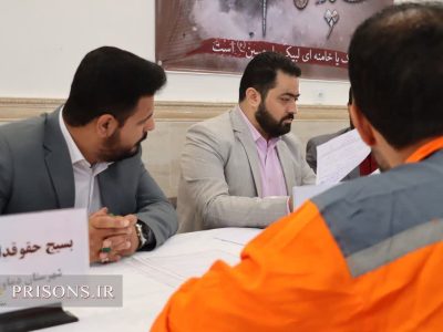 آزادی ۸ زندانی ندامتگاه دماوند در هفته دفاع مقدس و توزیع ۷۵ بسته‌ معیشتی و آموزشی و نقدی