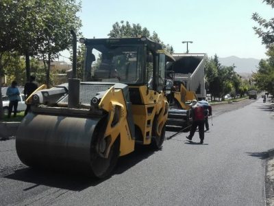 اجرای عملیات فاز دوم آسفالت روکش آسفالت بلوار شهید رجایی منطقه گیلاوند+تصاویر