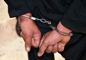 دستبند پلیس بر دستان قاتل فراری در دماوند