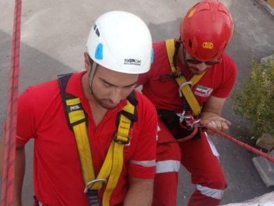 برگزاری مانور صعود، فرود و نجات در ارتفاع در مدرسه دخترانه حضرت زهرا (س) روستای وادان+ تصاویر