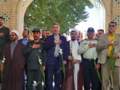 عطرافشانی و گلباران گلزار مطهر شهدای محله درویش شهر دماوند+تصاویر