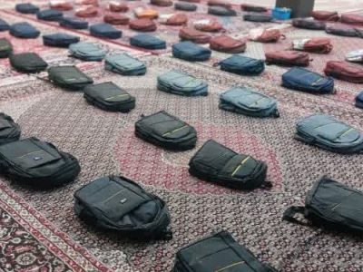 تهیه ۱۰۰ عدد پک کامل لوازم التحریر برای دانش آموزان کم برخوردار به ارزش ۵۰ میلیون تومان در دماوند+تصاویر