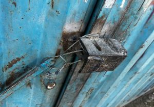 ۲ واحد غیرمجاز و آلاینده تفکیک زباله در مهرآباد پلمب شدند+تصاویر