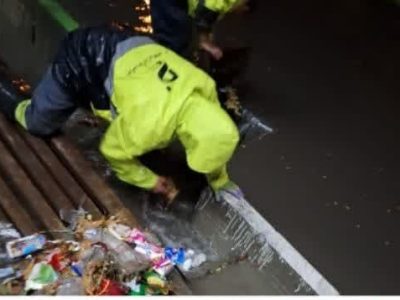 تلاش شبانه نیروهای خدوم خدمات شهری جهت جلوگیری از آبگرفتگی در شهر دماوند+تصاویر