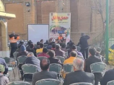 اهدای ۷۰ کلاه ایمنی به راکبان موتورسیکلت دارای گواهینامه در دماوند + تصاویر