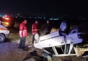 واژگونی پراید بر اثر لغزندگی در محور دماوند – فیروزکوه/ رهاسازی مصدمان توسط عوامل آتش‌نشانی انجام شد + تصاویر