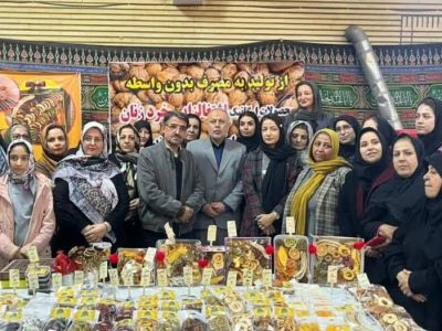 نماینده مجلس پای‌ درد و دل غرفه داران نمایشگاه مشاغل خانگی دماوند+ تصاویر