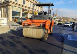 آغاز عملیات بهسازی و آسفالت بلوار آیت‌الله خامنه‌ای منطقه گیلاوند +تصاویر