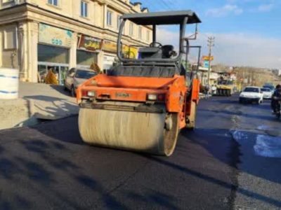 آغاز عملیات بهسازی و آسفالت بلوار آیت‌الله خامنه‌ای منطقه گیلاوند +تصاویر