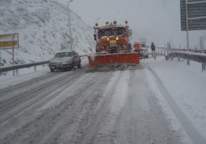 محور روستایی دلیچایی دماوند پس از بارش برف بازگشایی میشود