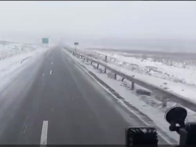 در پی بارش برف راهداران در سطح محورهای شهرستان دماوند درحالت آماده باش هستند