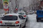 بارش برف در محورهای هراز و فیروزکوه/ جادههای دماوند لغزنده است
