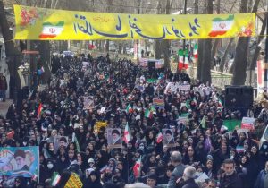 خروش دماوندی‌ها در راهپیمایی ۲۲ بهمن/ مردم دماوند ۴۵ سالگی انقلاب را جشن گرفتند+ تصاویر