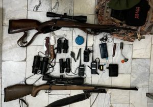 دستگیری ۵ شکارچی غیرمجاز در ارتفاعات زره‌در دماوند/ ۲ قبضه سلاح شکاری و لاشه قوچ وحشی کشف شد