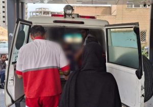 انتقال خانم ۵۴ ساله توسط جمعیت هلال‌احمر دماوند به مرکز درمانی