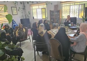 نشست هنرمندان و صنعتگران با رئیس میراث فرهنگی دماوند/ افضلی: صنایع‌دستی، نمادی از هنر و خلاقیت صنعتگران است