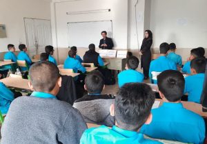 برگزاری دوره آموزشی آشنایی با داستان ویژه دانشآموزان در دماوند+ تصاویر