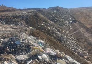 توقیف کامیون عامل تخلیه نخاله در ورودی روستای چنار شرق دماوند