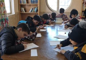 شرکت ۷۰ هنرجوی دماوند در آزمون سراسری خوشنویسی+تصاویر